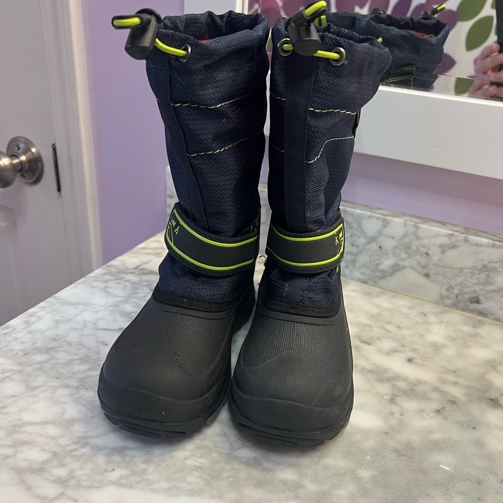 Kids navy, green and black Kami snow boots size 1. Brand new. Red liner.